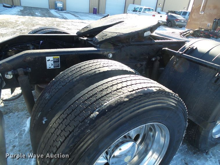 image for item DC2765 2013 Peterbilt 389  semi truck