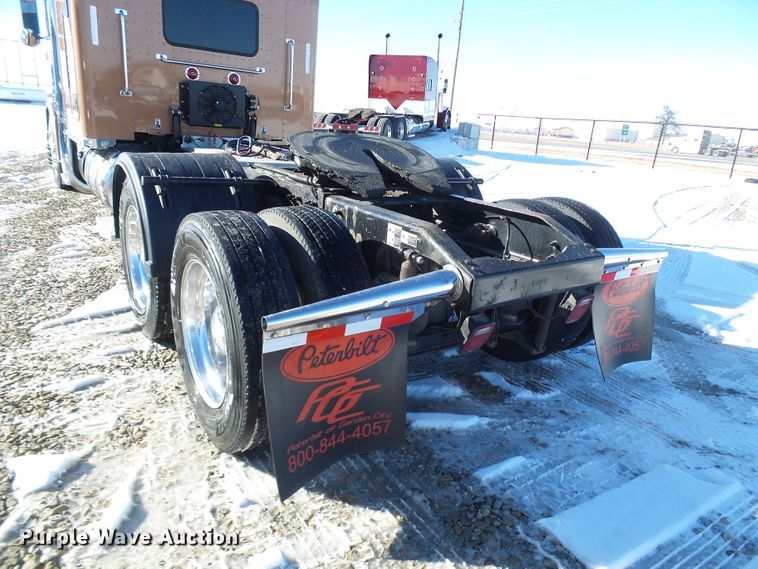 image for item DC2765 2013 Peterbilt 389  semi truck