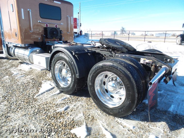 image for item DC2765 2013 Peterbilt 389  semi truck
