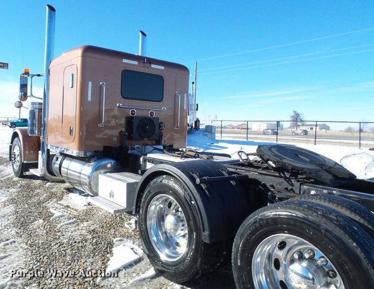 image for item DC2765 2013 Peterbilt 389  semi truck