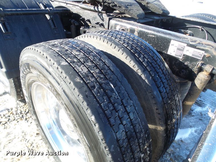 image for item DC2765 2013 Peterbilt 389  semi truck