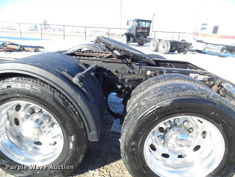 image for item DC2765 2013 Peterbilt 389  semi truck