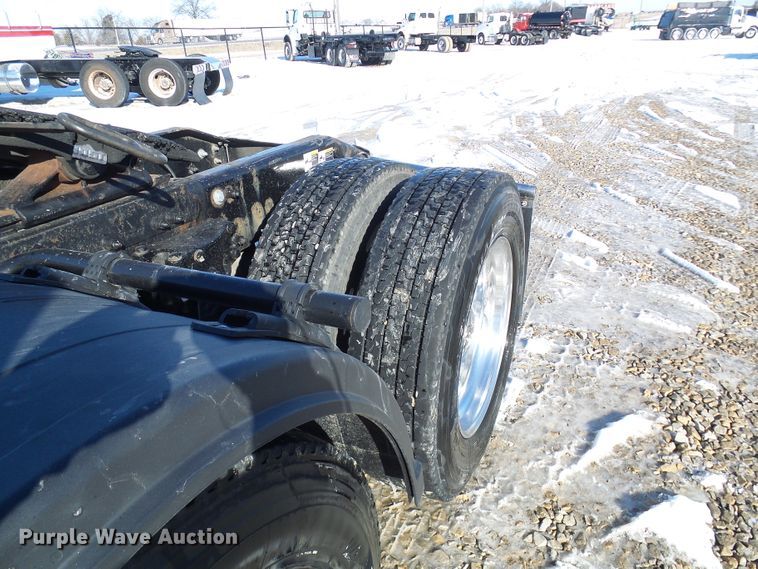 image for item DC2765 2013 Peterbilt 389  semi truck