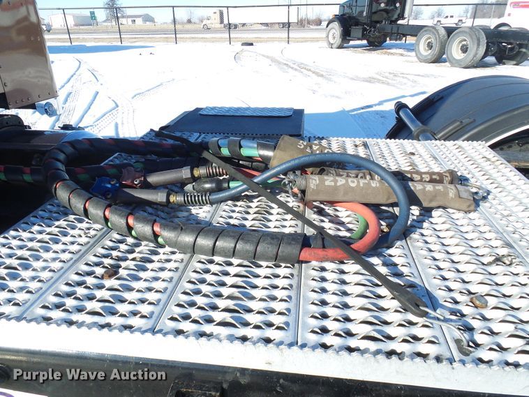 image for item DC2765 2013 Peterbilt 389  semi truck