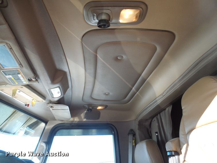 image for item DC2765 2013 Peterbilt 389  semi truck