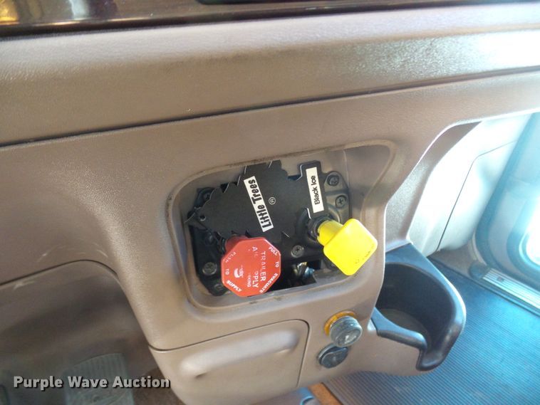 image for item DC2765 2013 Peterbilt 389  semi truck