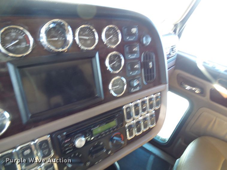 image for item DC2765 2013 Peterbilt 389  semi truck