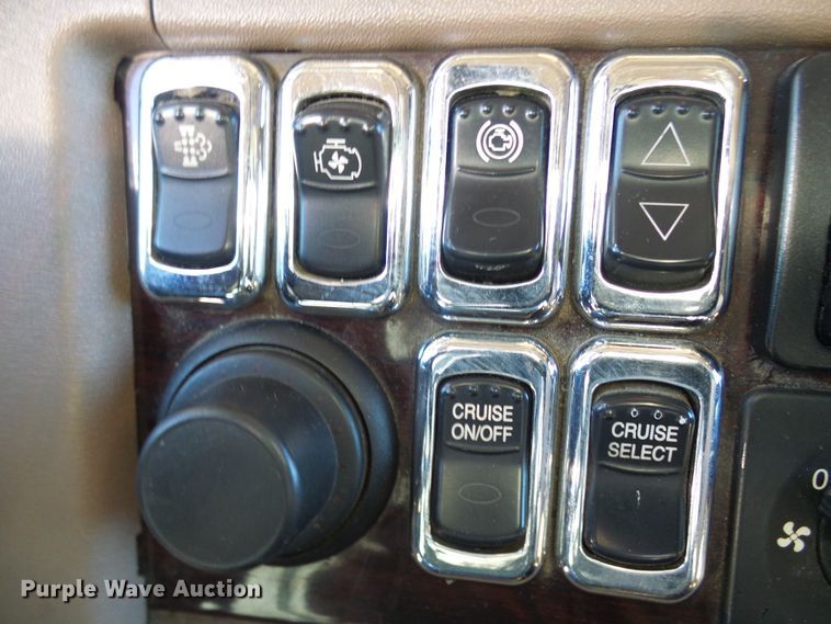 image for item DC2765 2013 Peterbilt 389  semi truck