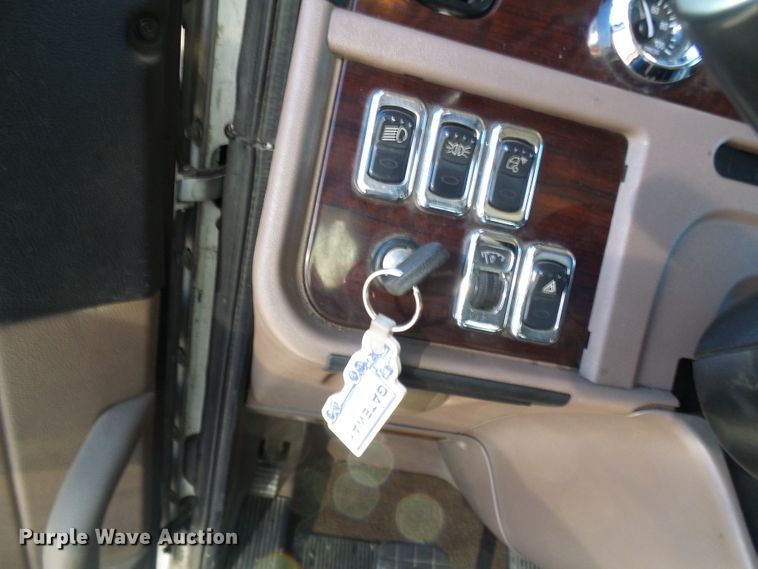 image for item DC2765 2013 Peterbilt 389  semi truck