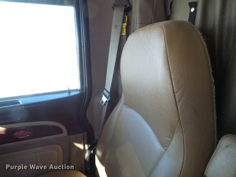 image for item DC2765 2013 Peterbilt 389  semi truck