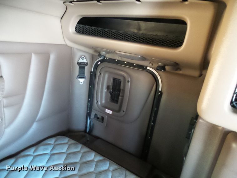 image for item DC2765 2013 Peterbilt 389  semi truck