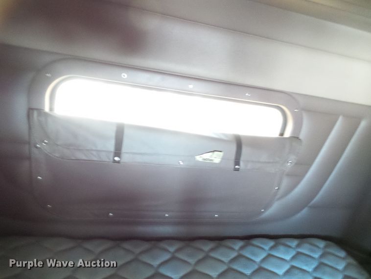 image for item DC2765 2013 Peterbilt 389  semi truck