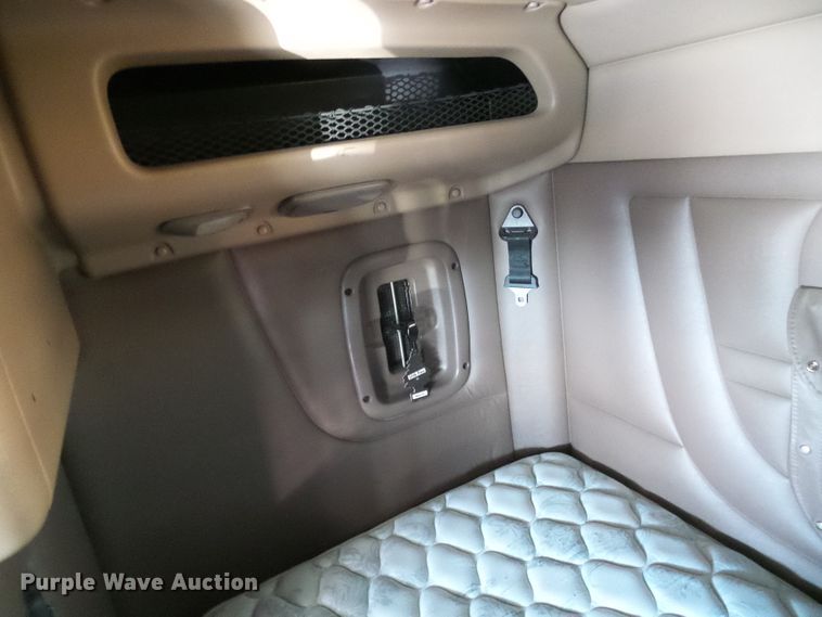 image for item DC2765 2013 Peterbilt 389  semi truck