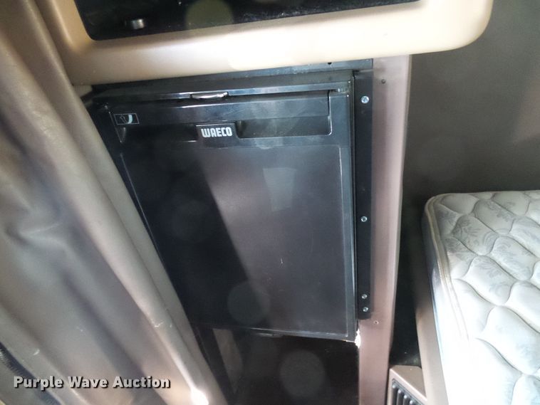 image for item DC2765 2013 Peterbilt 389  semi truck