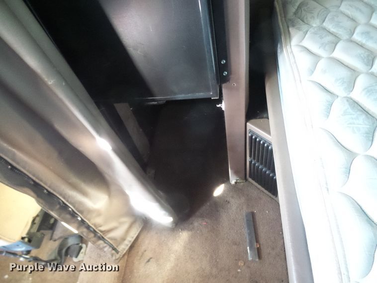 image for item DC2765 2013 Peterbilt 389  semi truck