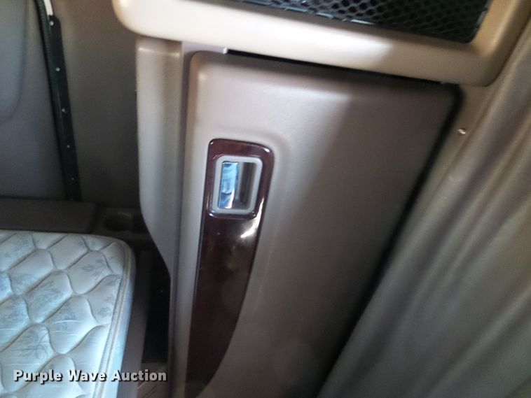 image for item DC2765 2013 Peterbilt 389  semi truck