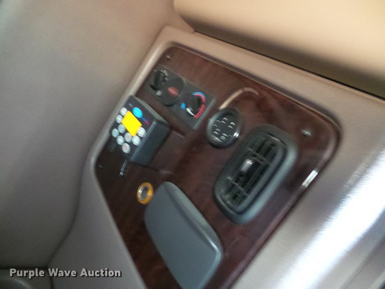 image for item DC2765 2013 Peterbilt 389  semi truck