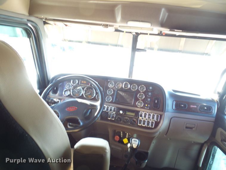 image for item DC2765 2013 Peterbilt 389  semi truck