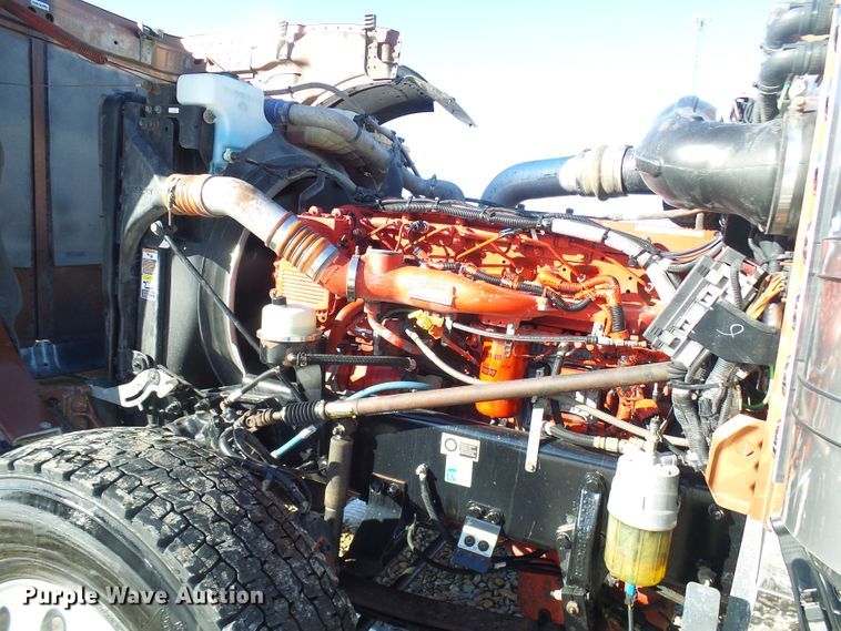 image for item DC2765 2013 Peterbilt 389  semi truck