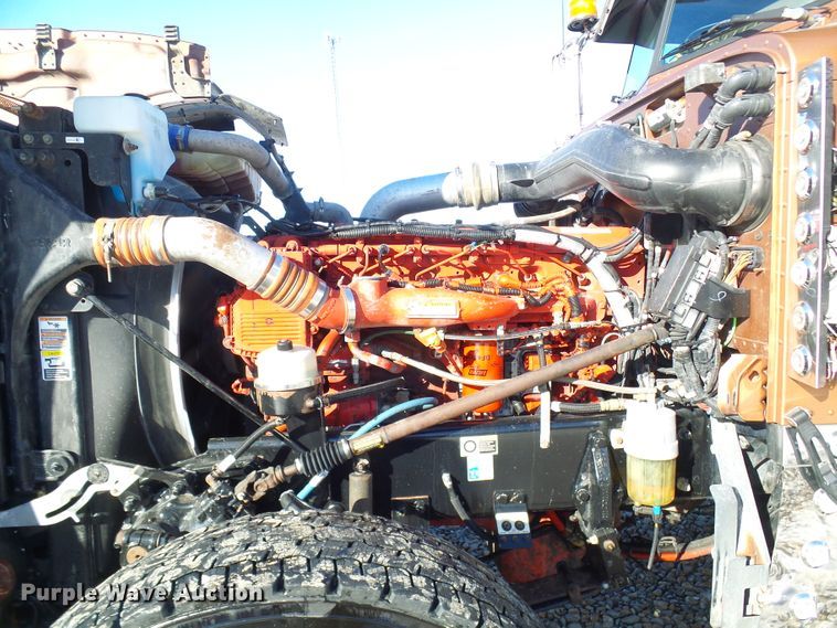 image for item DC2765 2013 Peterbilt 389  semi truck