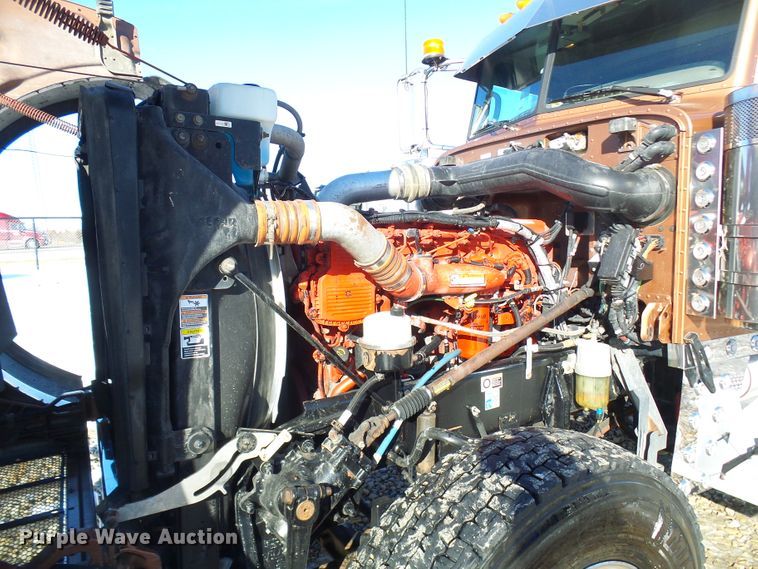 image for item DC2765 2013 Peterbilt 389  semi truck