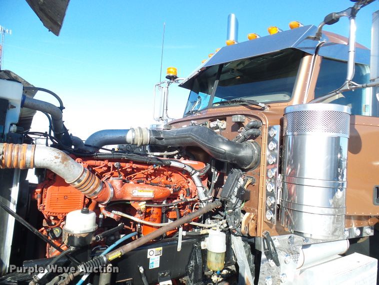image for item DC2765 2013 Peterbilt 389  semi truck