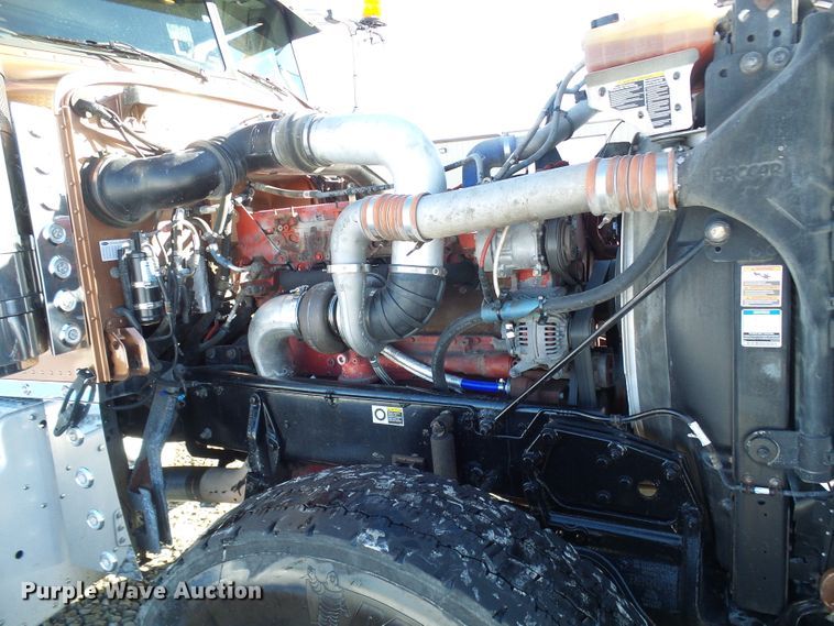 image for item DC2765 2013 Peterbilt 389  semi truck