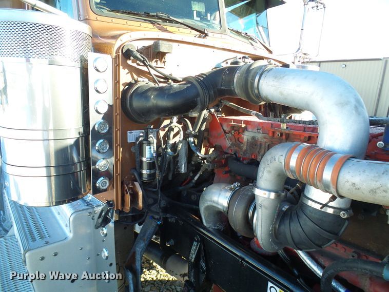 image for item DC2765 2013 Peterbilt 389  semi truck