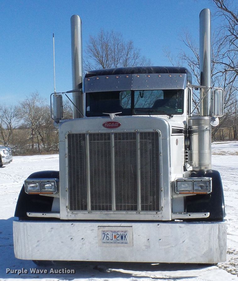 image for item DC2767 2003 Peterbilt 379  semi truck