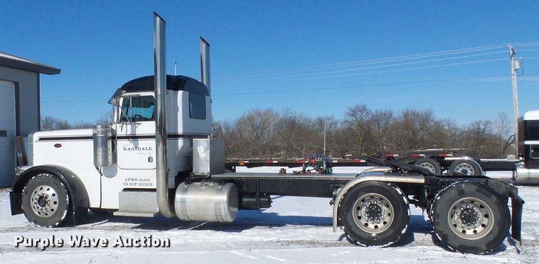 image for item DC2767 2003 Peterbilt 379  semi truck