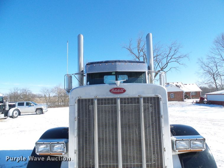 image for item DC2767 2003 Peterbilt 379  semi truck