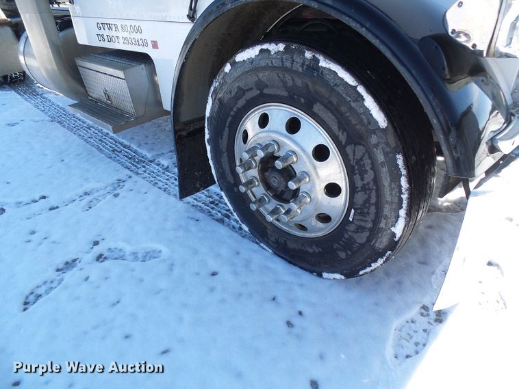 image for item DC2767 2003 Peterbilt 379  semi truck