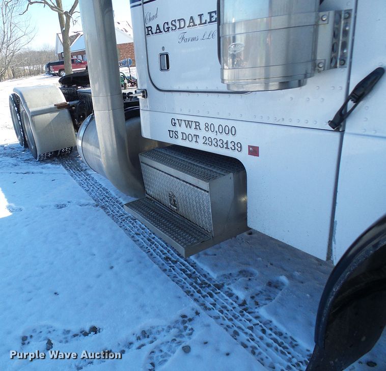 image for item DC2767 2003 Peterbilt 379  semi truck