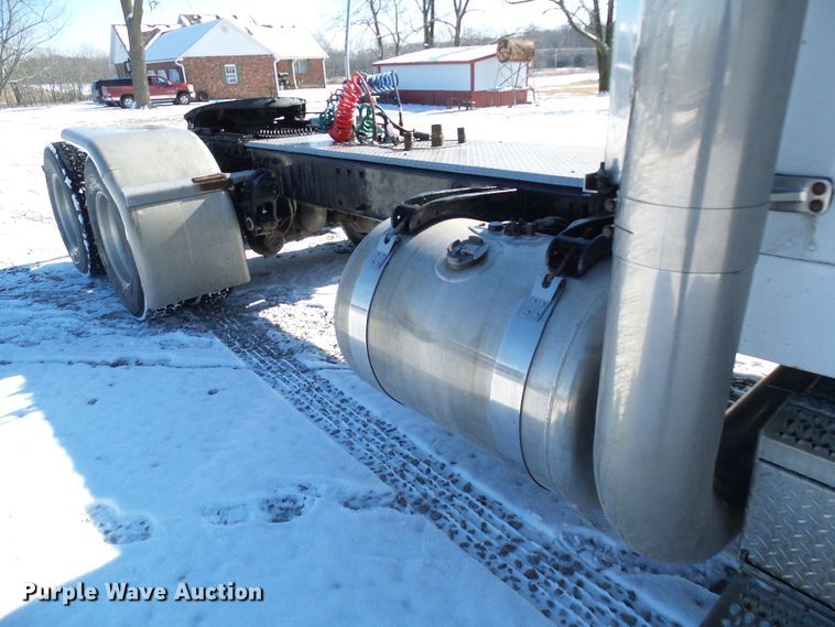 image for item DC2767 2003 Peterbilt 379  semi truck