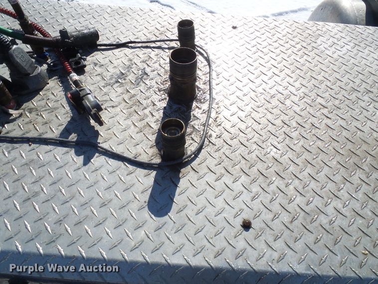 image for item DC2767 2003 Peterbilt 379  semi truck