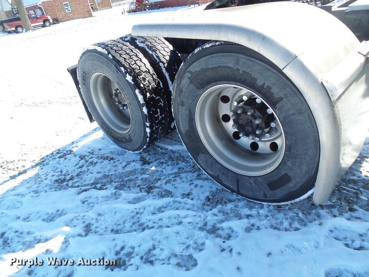 image for item DC2767 2003 Peterbilt 379  semi truck