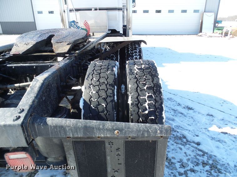 image for item DC2767 2003 Peterbilt 379  semi truck