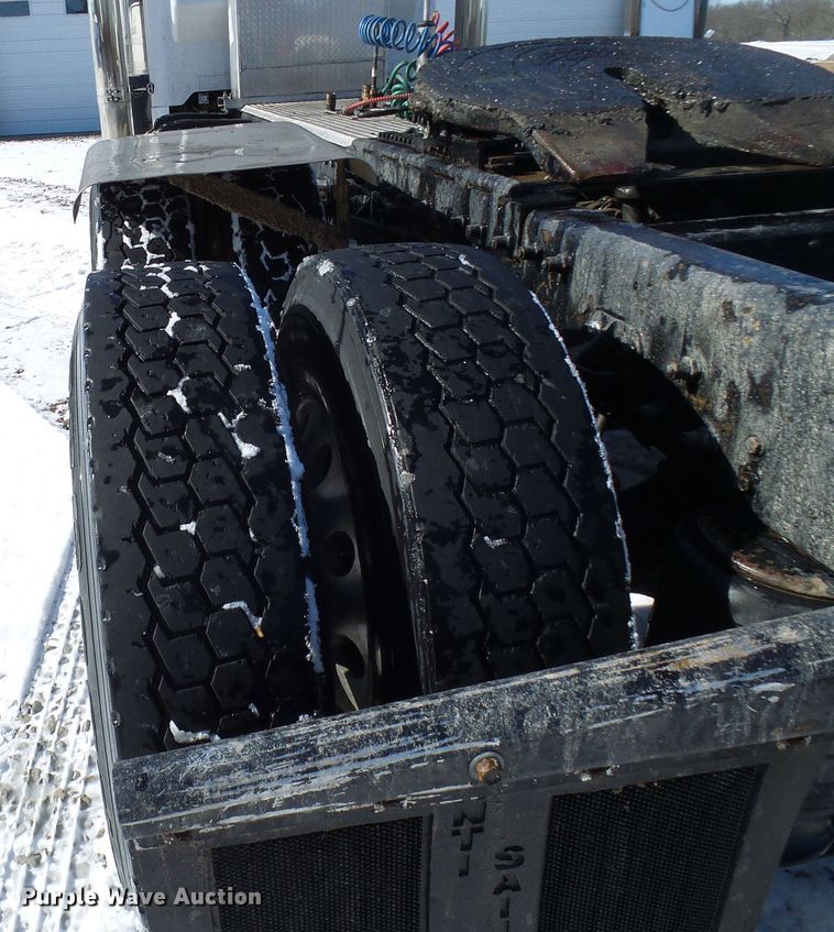 image for item DC2767 2003 Peterbilt 379  semi truck