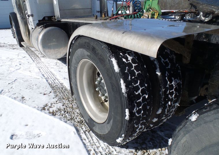 image for item DC2767 2003 Peterbilt 379  semi truck