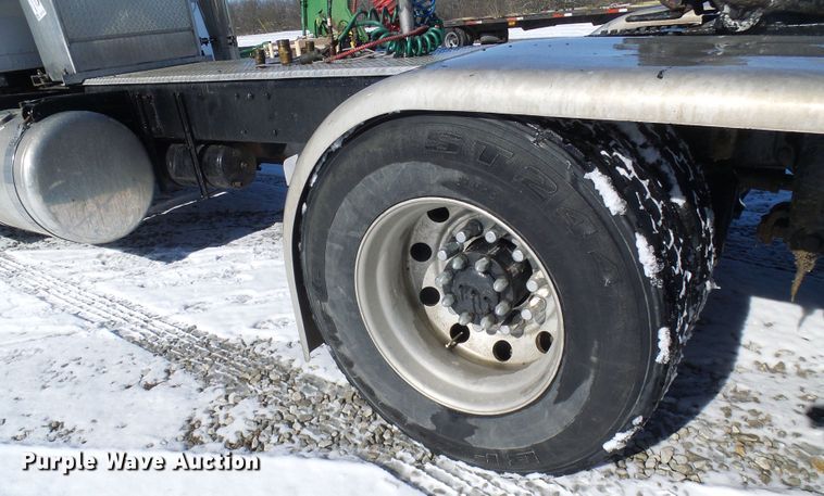 image for item DC2767 2003 Peterbilt 379  semi truck