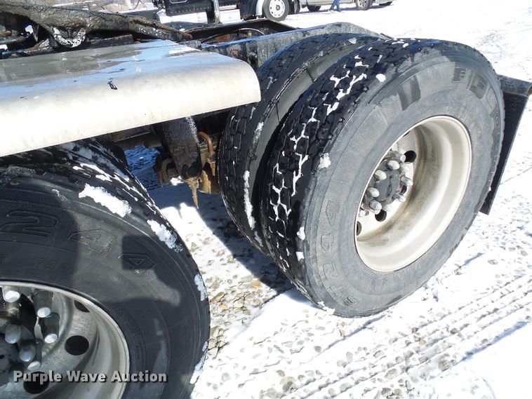 image for item DC2767 2003 Peterbilt 379  semi truck