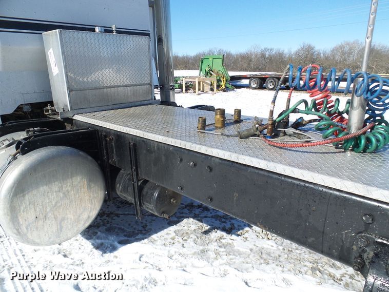 image for item DC2767 2003 Peterbilt 379  semi truck