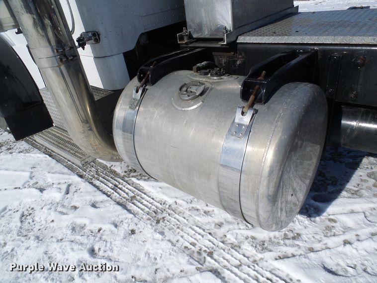 image for item DC2767 2003 Peterbilt 379  semi truck