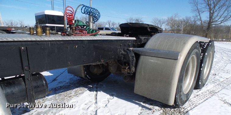 image for item DC2767 2003 Peterbilt 379  semi truck