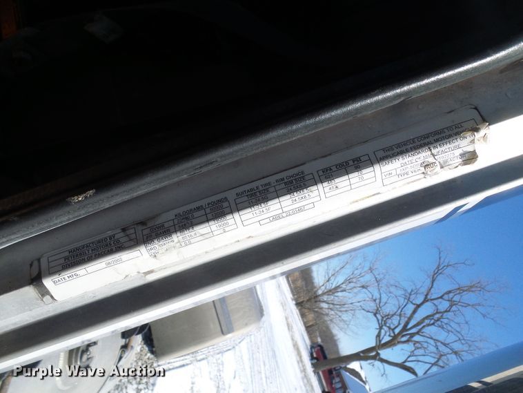 image for item DC2767 2003 Peterbilt 379  semi truck