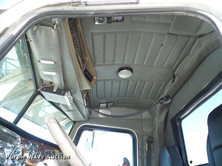 image for item DC2767 2003 Peterbilt 379  semi truck