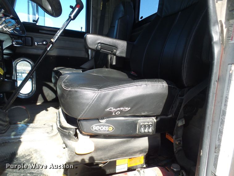 image for item DC2767 2003 Peterbilt 379  semi truck