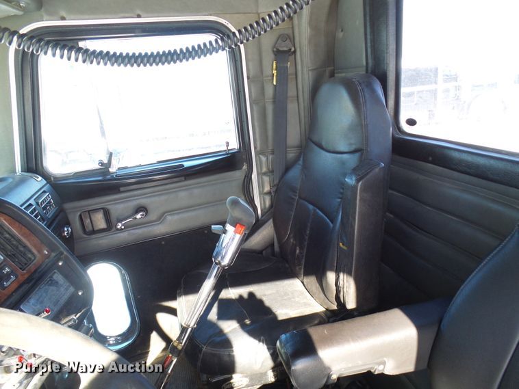 image for item DC2767 2003 Peterbilt 379  semi truck