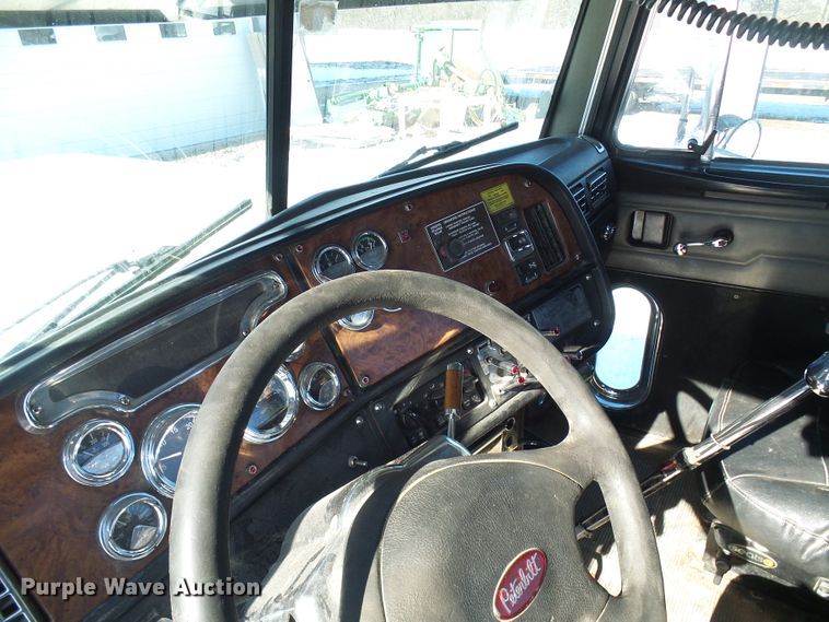image for item DC2767 2003 Peterbilt 379  semi truck