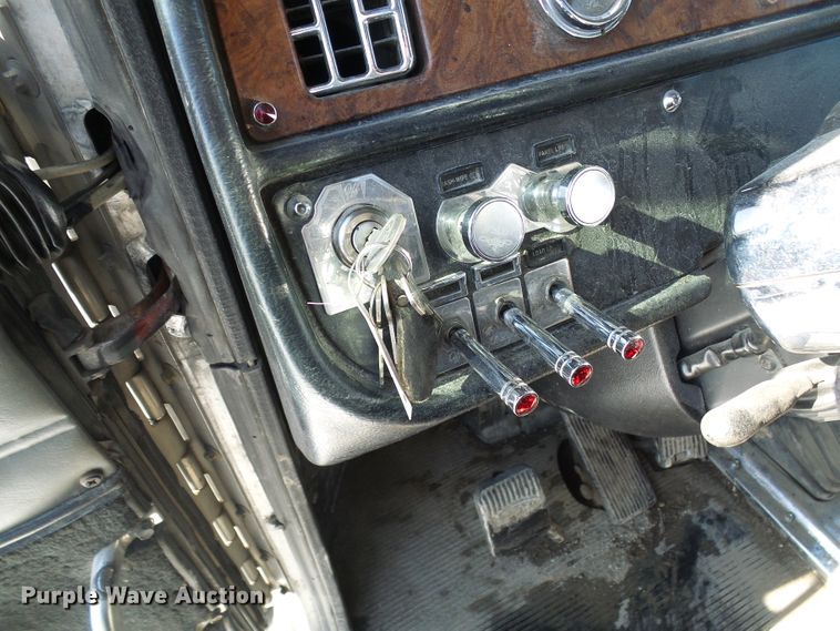 image for item DC2767 2003 Peterbilt 379  semi truck